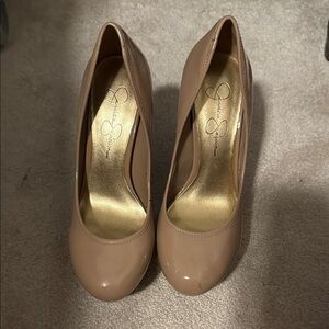Jessica Simpson pumps